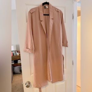 H&M Trench. Dusty Rose color. Light weight. Great for spring. Worn once.